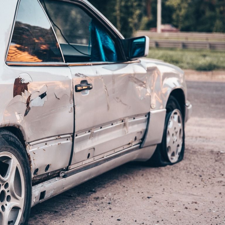 lateral de coche con golpe